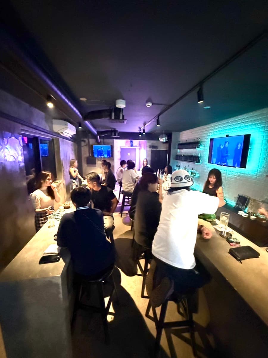 Girl'sBar Tifa 那覇店の団体利用の様子