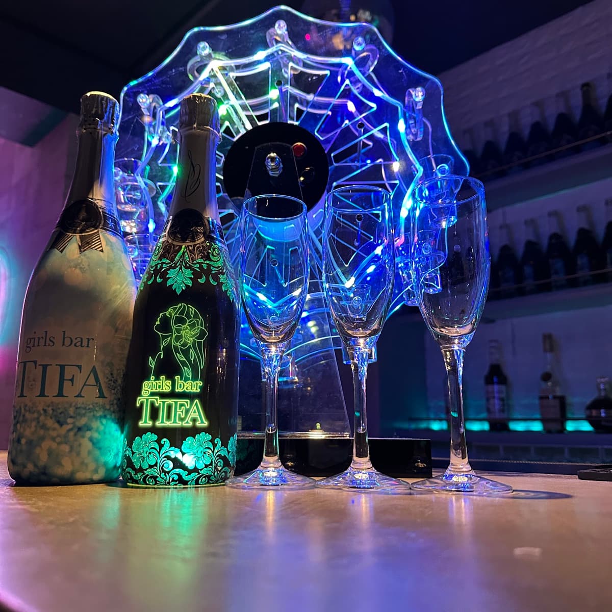 Girl'sBar Tifa 那覇店のオリジナルシャンパンボトル
