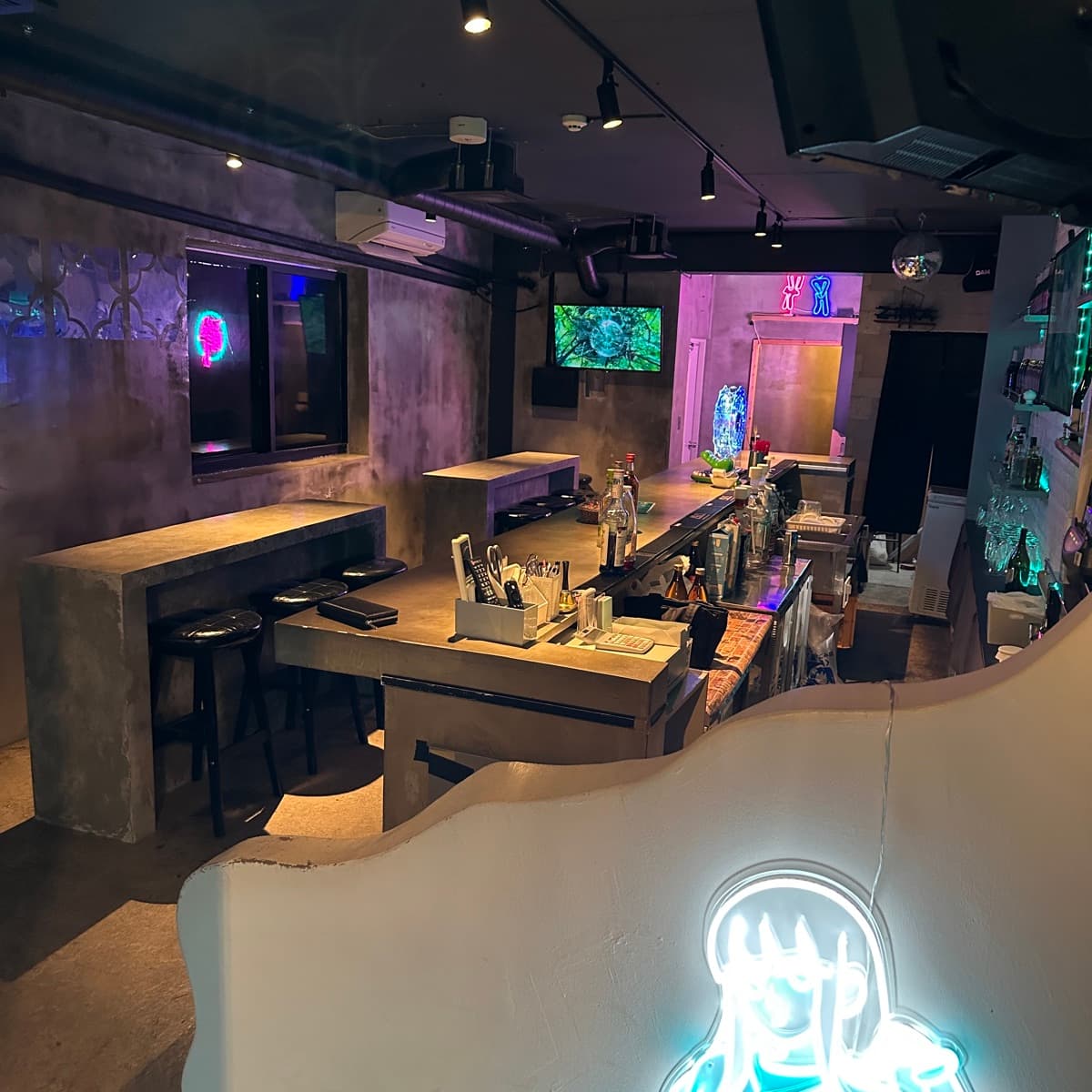 Girl'sBar Tifa 那覇店の店内フロア